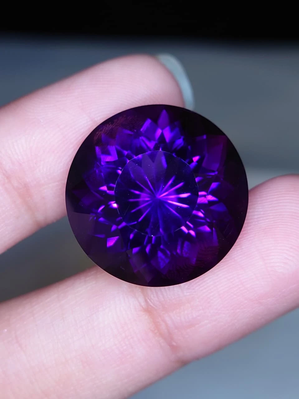 31.5ct Round Brilliant Faceted Amethyst Loose Gemstone from Nigeria — view 5